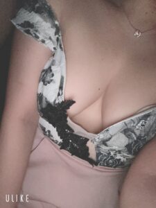 エマブログ ピンクドレス💗