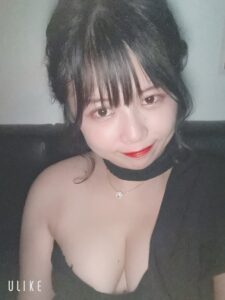 エマブログ 遅めの23時からいるよ！