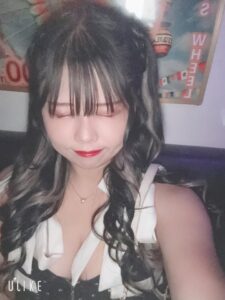 エマブログ いつもと違うハーフツインヘア✂️🩵